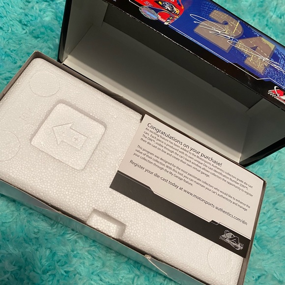 Limited Edition Jeff Gordon Collectable - Picture 4 of 6